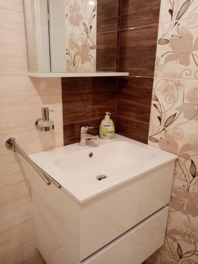 Eva Vendeghaz Villa Tata Buitenkant foto