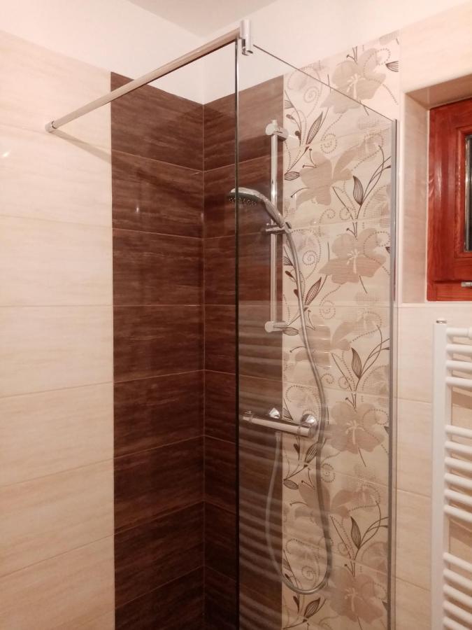 Eva Vendeghaz Villa Tata Buitenkant foto