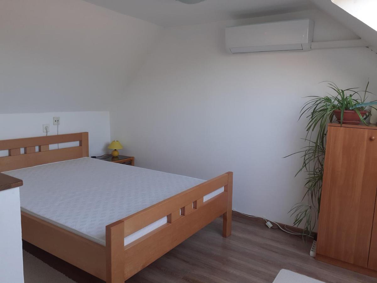 Eva Vendeghaz Villa Tata Buitenkant foto