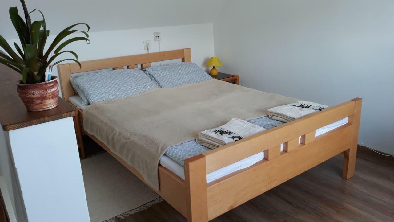Eva Vendeghaz Villa Tata Buitenkant foto